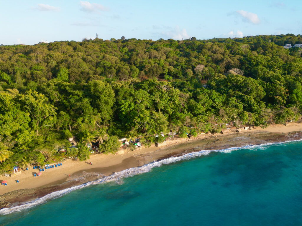 Sosua beach je v zátoce, takže tu bývá velmi klidné moře